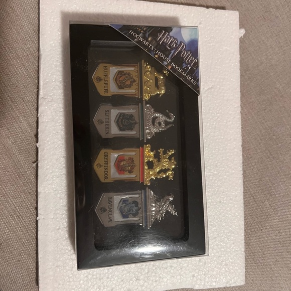 NWT Noble Collection Harry Potter Hogwarts Bookmarks - Picture 3 of 5